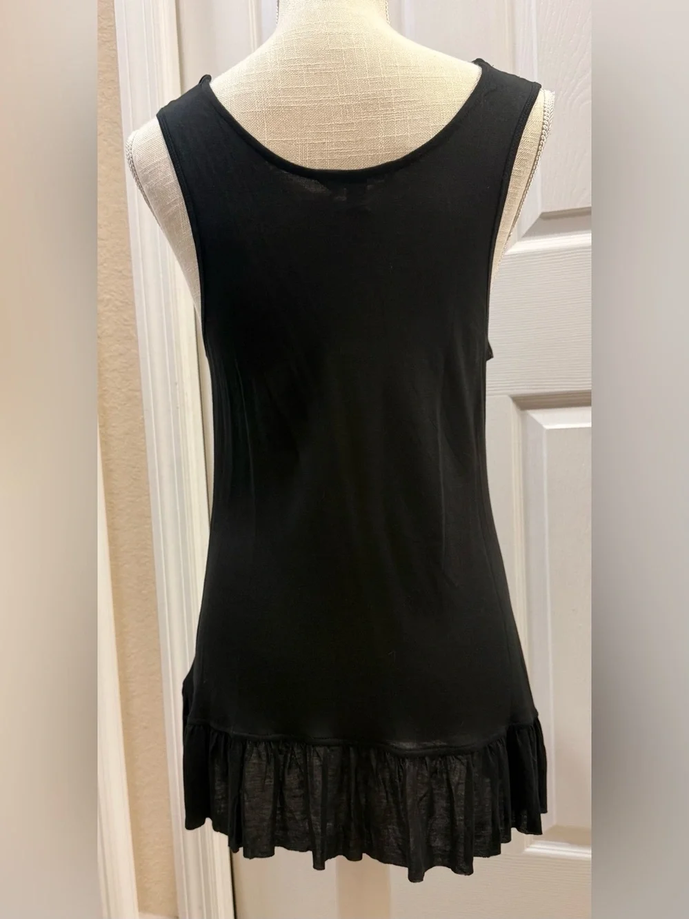 Banana Republic Black Ruffle-Hem Tank Top – Size XS – Never Worn